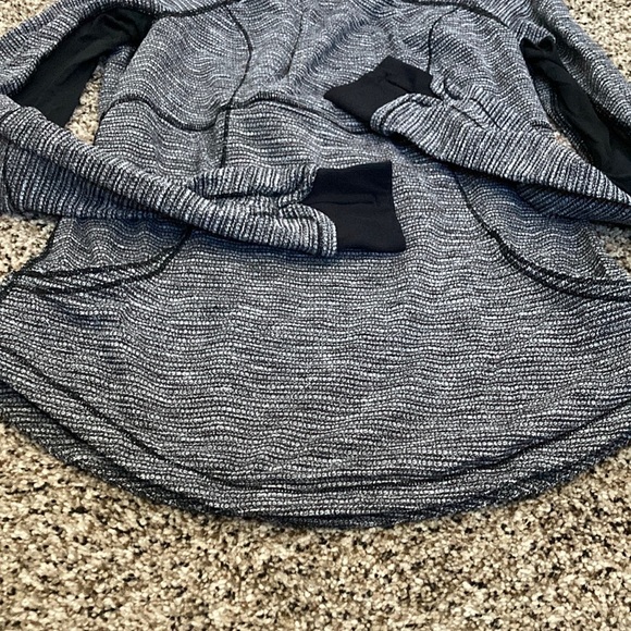 Lululemon pullover black/white size 8 - Picture 4 of 9